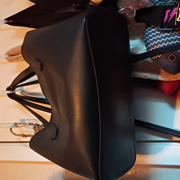 Kate Spade Tote - Picture 3 of 4